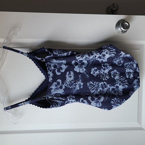 Tommy Bahama Swimsuit - Picture 3 of 5